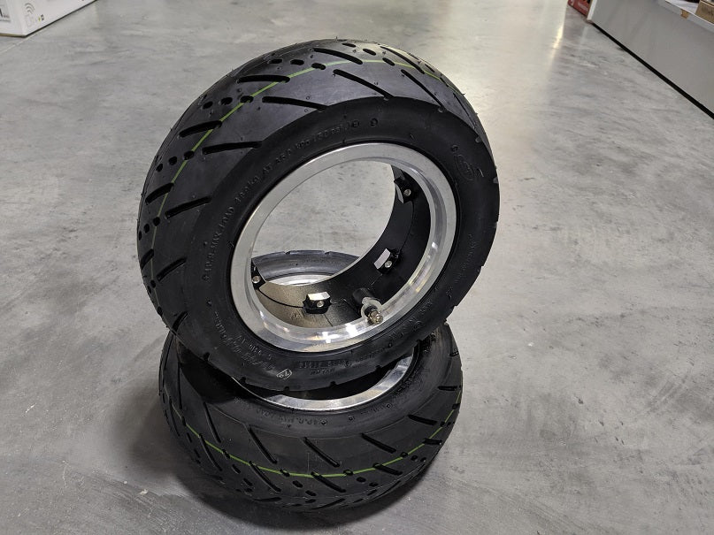 90/60-6.5 Dualtron Thunder road tyre in rim